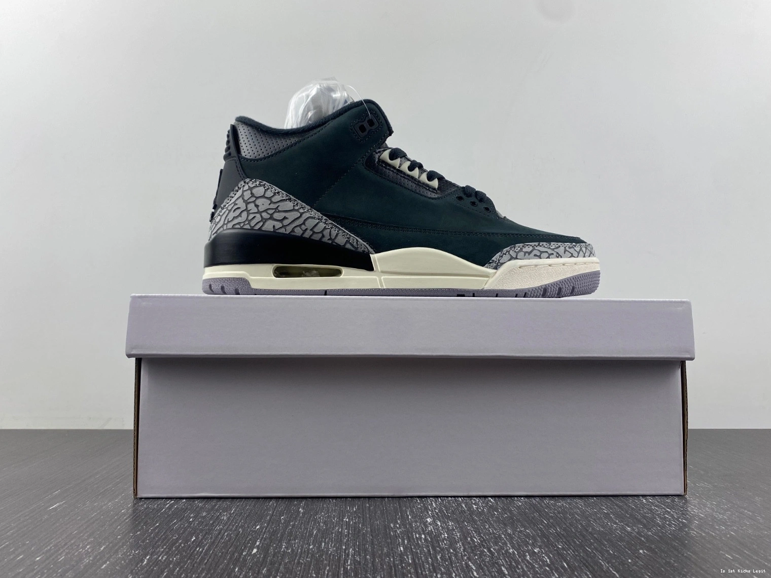 CK9246-001 3 Jordan Womens 